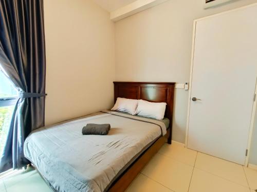 a small bedroom with a bed and a window at Medini Elysia Park , 3 min to Legoland, Netflix By Hint Homestay in Nusajaya