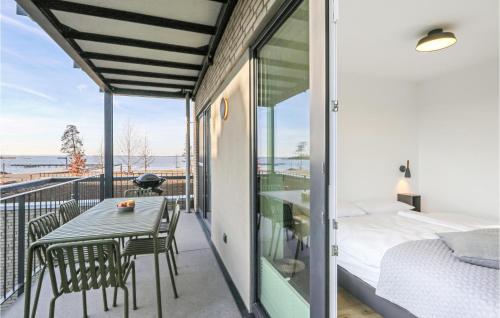 a room with a balcony with a bed and a table at Cozy Apartment In Lembruchdümmer See in Lembruch