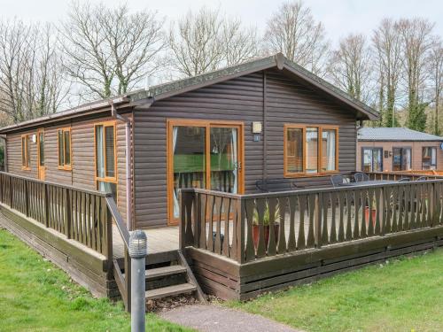 a wooden cabin with a porch and a deck at High Tide in Wadebridge