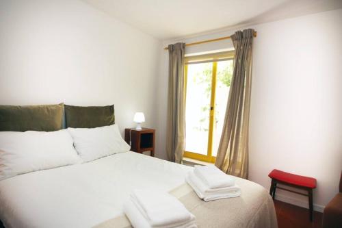 Postel nebo postele na pokoji v ubytování Brilhante - large one bedroom Condo with Splendid Seaview