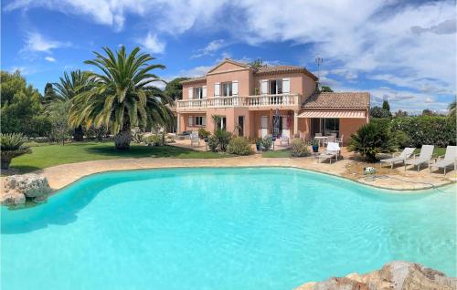 Beautiful Home In Cers With 5 Bedrooms, Wifi And Private Swimming Pool
