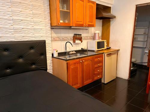 a small kitchen with a sink and a microwave at CHE LOLITA HOUSE in Buenos Aires