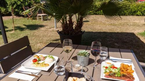 Jídlo v hotelu nebo okolí