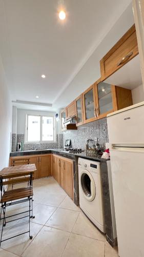 Kuchyň nebo kuchyňský kout v ubytování SUITOUISS - Océan 1 - Appartement centre ville au front de mer