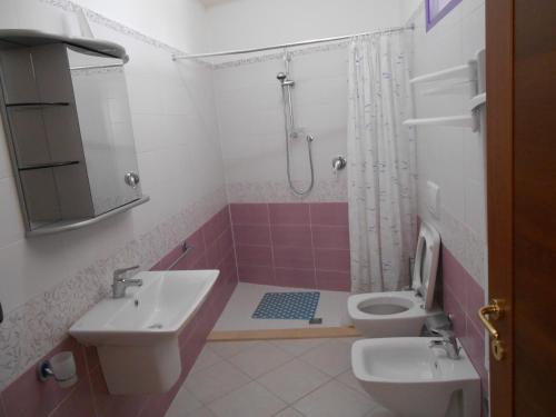 Ett badrum på Appartamenti Elisa