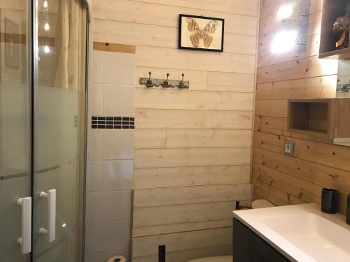 Koupelna v ubytování Cabane ZEN OCEAN, les cabanes océanes Montalivet