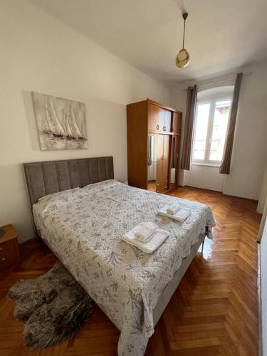 a bedroom with a bed with two towels on it at Apartman Sandra in Pula