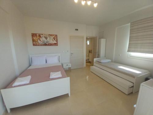 Gallery image of Elenis House in Néa Péramos