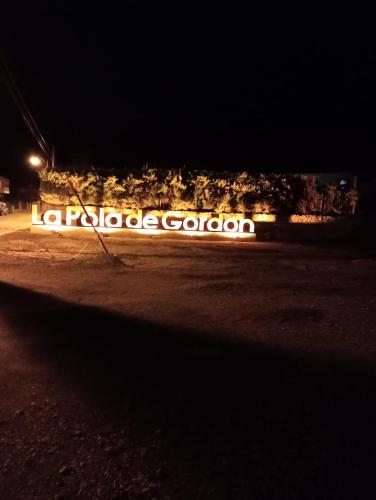 a neon sign that says laocoge colombia at night at AguasBlancas VUT LE 446 in La Pola de Gordón