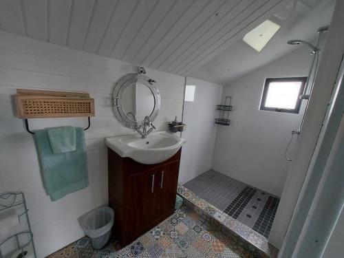 a bathroom with a sink and a mirror at Seafield Cabin in Tromra