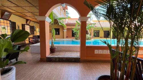 Bazén v ubytování Mi Nhon Em Hotel Muine nebo v jeho okolí
