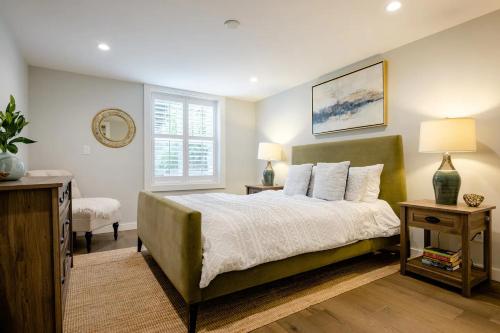 a bedroom with a large bed and a window at Beautiful Condo in Sun Drenched Garden in San Francisco