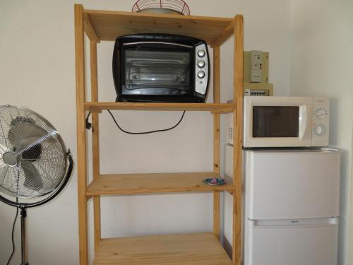 Photo de la galerie de l'établissement Studio tout équipé proche plage avec clim et lave-linge - FR-1-338-440, à Sète
