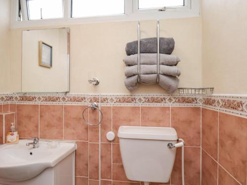 Et badeværelse på 225 Seaside Retreat