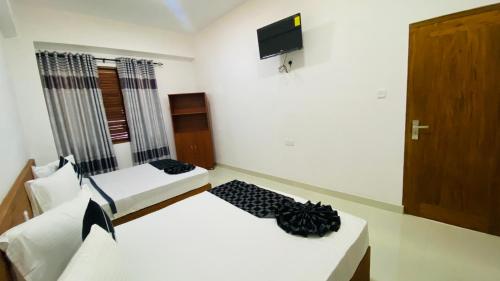 TV a/nebo společenská místnost v ubytování Aloft Grand Hotel Ella