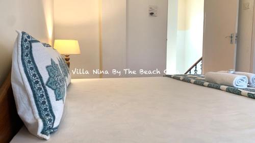 Villa By The Beach Goaにあるベッド