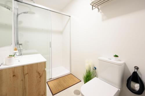 Kúpeľňa v ubytovaní New 1 bedroom apartment at 4 min to the beach by 10ToSea