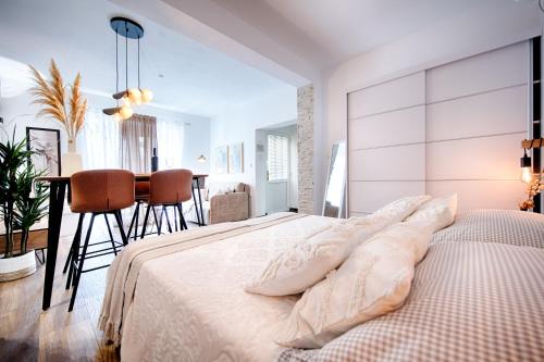 Postel nebo postele na pokoji v ubytování Apartments Dubra