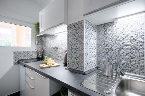 Kuchyň nebo kuchyňský kout v ubytování Apartments Dubra