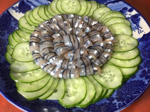 a blue plate with a bunch of green bananas at 一客一亭の宿 遊楽 in Satsumasendai