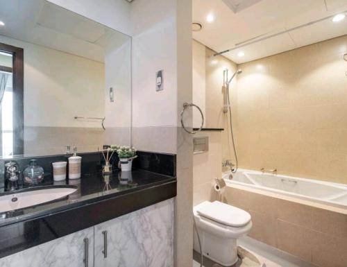 Koupelna v ubytování Lovely 1bedroom 5min to burjkhalifa DubaiMall