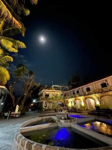 La alberca dentro o cerca de Sunbloom Beachfront Hotel and Restaurant Zambales
