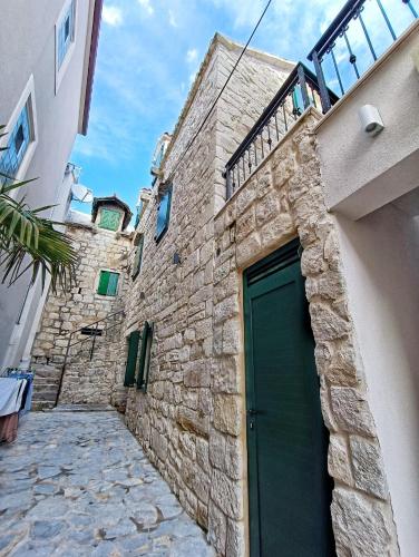 Apartment Petra in 400 year old stone house