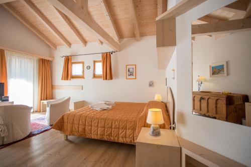 Postel nebo postele na pokoji v ubytování Castelir Suite Hotel