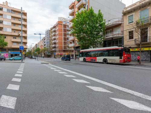 Near FCB STADIUM UP TO 8 One car free parking