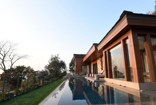 Bazén v ubytování The Westin Resort & Spa Himalayas nebo v jeho okolí