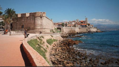 Φωτογραφία από το άλμπουμ του Vue mer et remparts. Entre vieille ville et plages στην Αντίμπ