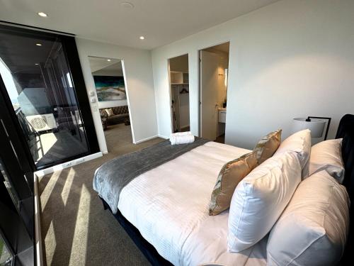 a bedroom with a large bed and a couch at Deluxe 3 Bedroom Apartment in Southbank in Melbourne