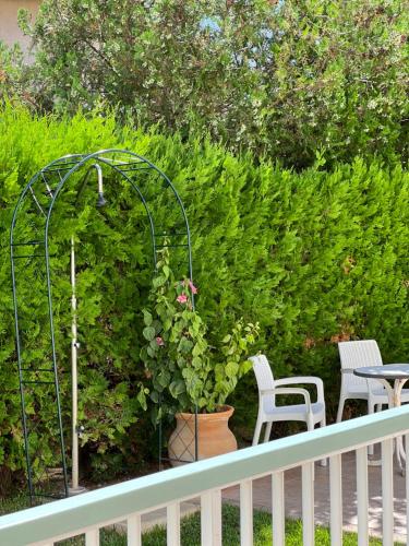 Villa Alexia Apartments Aqua Direct Pool Access 2BR 9min to Sea 5 min to Town AT1833