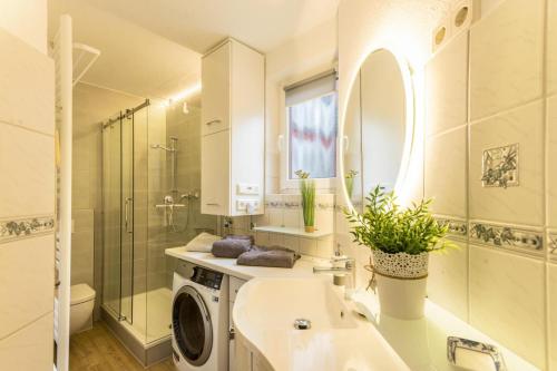 a bathroom with a sink and a washing machine at Am Horumertief in Wangerland