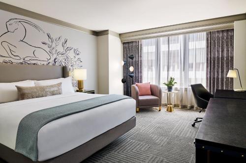 Katil atau katil-katil dalam bilik di The Gwen, a Luxury Collection Hotel, Michigan Avenue Chicago
