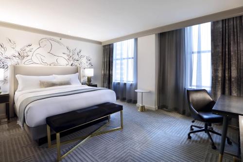 Katil atau katil-katil dalam bilik di The Gwen, a Luxury Collection Hotel, Michigan Avenue Chicago