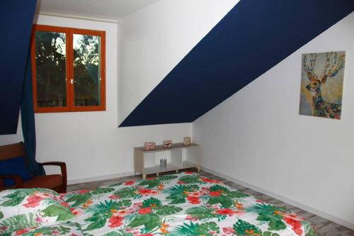 a bedroom with a bed and a blue roof at Ti l'Endormi Villèle Saint Gilles Les Hauts in La Saline