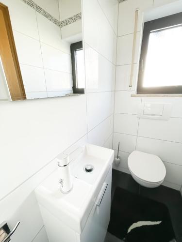 Bilik mandi di Ferienwohnung Balu