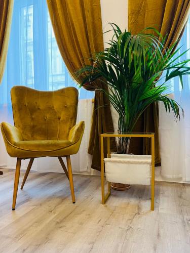 Гостиная зона в FILMAP-Apartments-Zentrale Lage-Boxspringbett-Beamer-Popcorn-gratis Parkplatz