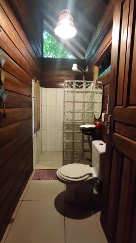 a bathroom with a toilet and a sink at Recanto Shanti in Alter do Chao