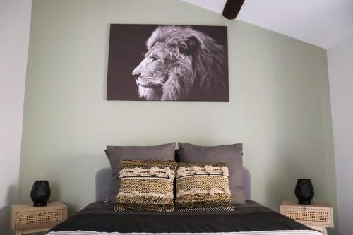 a black and white picture of a lion above a bed at Proche d'Uzès la Terrasse du soleil levant in Collias