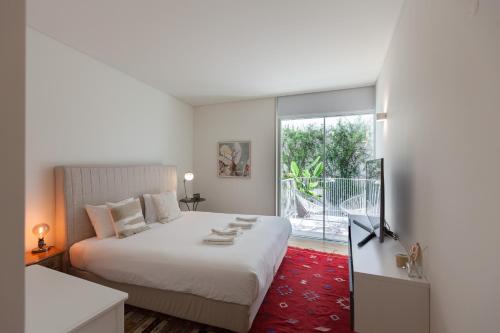 FLH Av. Liberdade Stunning Apartment with Balcony & Parking