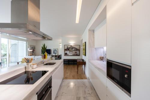 FLH Av. Liberdade Stunning Apartment with Balcony & Parking