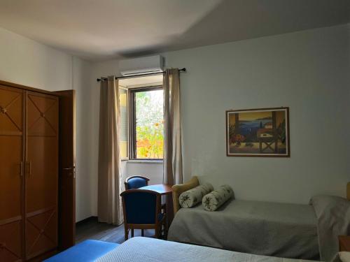 Postel nebo postele na pokoji v ubytování Hotel d'Orleans