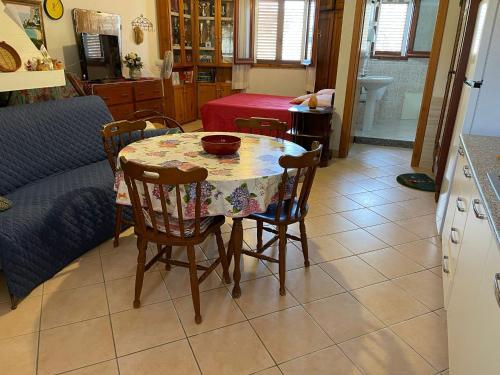 a kitchen with a table and chairs in a kitchen at Appartamenti Su Pasiu in Chia