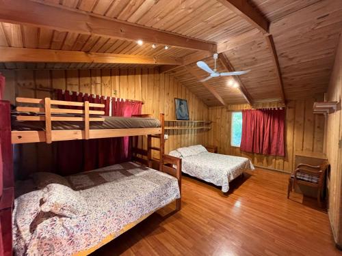 a bedroom with two bunk beds in a cabin at Casa Alfalfal in San José de Maipo