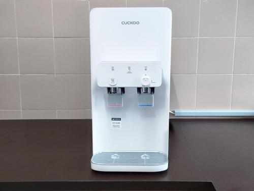 a white machine sitting on a counter in a kitchen at Gaya Homestay 3Bed 2Bath 12pax Taman Gaya JB 5min to Aeon&Ikea 高雅民宿 in Ulu Tiram
