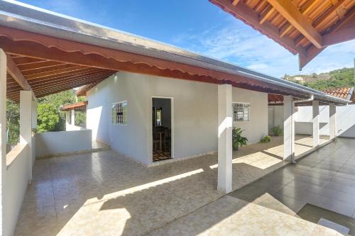 a house with a porch with a roof at Casa São Luis in Lindóia
