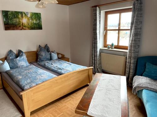 a bedroom with two beds and a window at Ferienwohnung Fernblick Breitenberg in Breitenberg