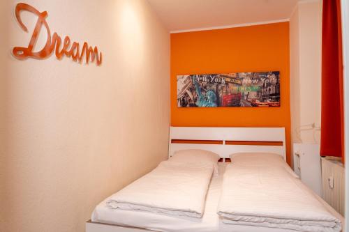 מיטה או מיטות בחדר ב-Art City Studio Kassel 3